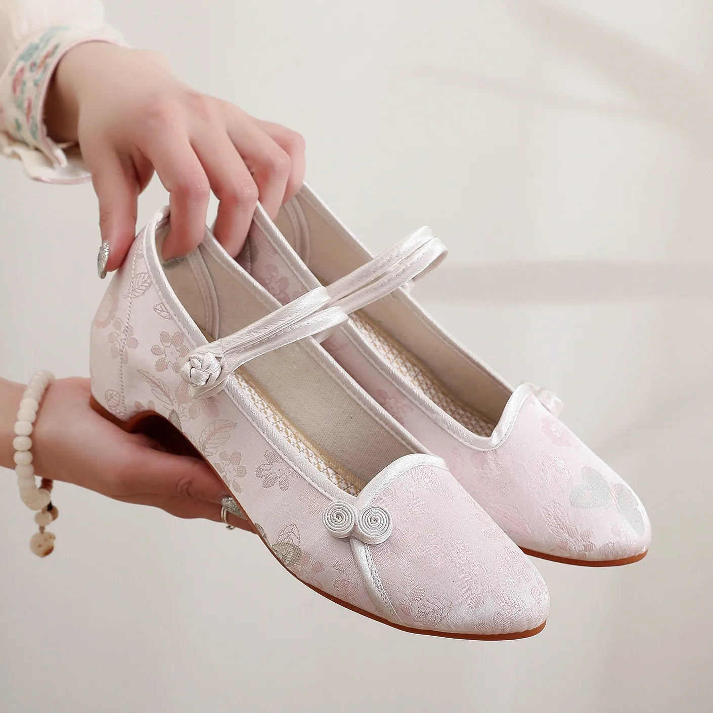 Shoes for Women Embroidery Ethnic Style Traditional Old Beijing Streetwear Dance Vintage Cheongsam Chinese Style Hanfu Qi Pao