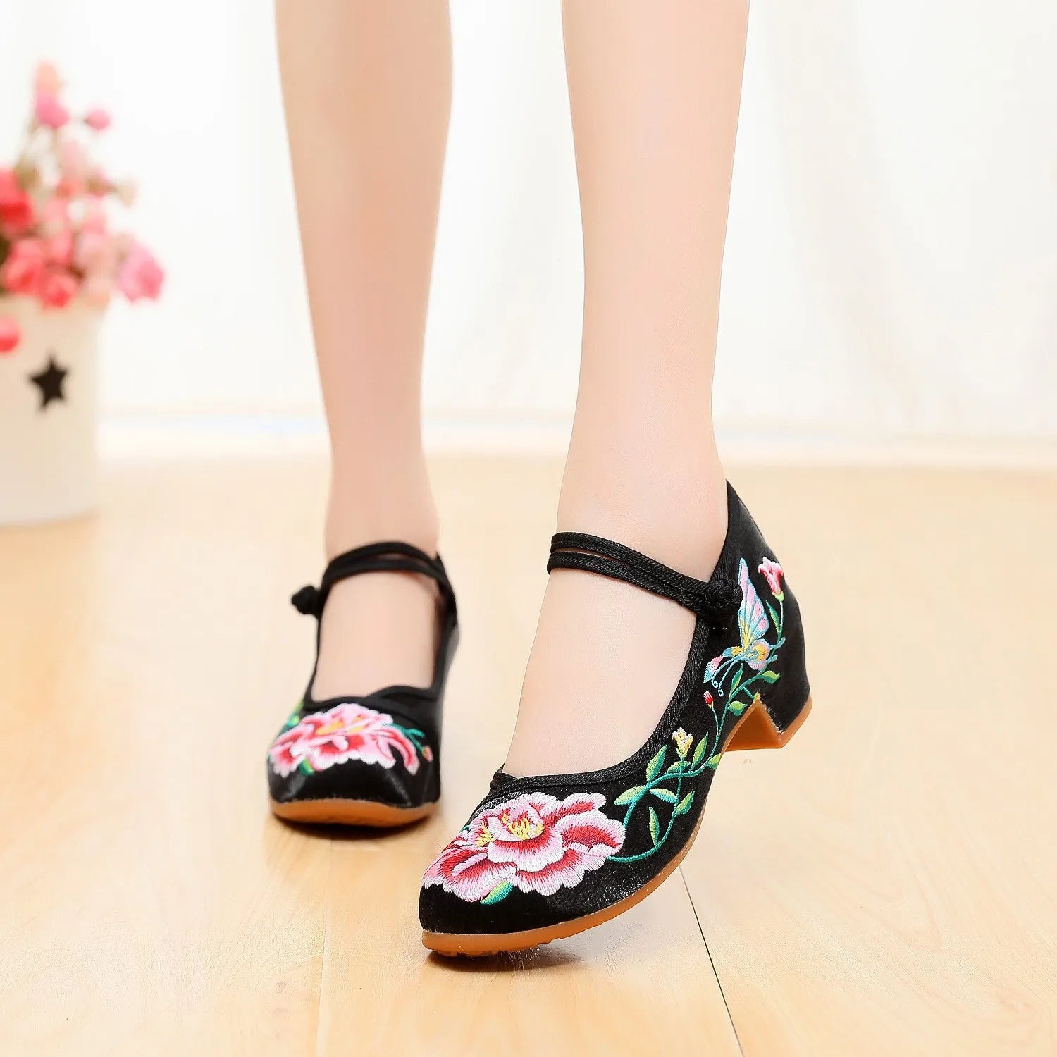 Shoes for Women Embroidery Ethnic Style Traditional Old Beijing Streetwear Dance Vintage Cheongsam Chinese Style Hanfu Qi Pao