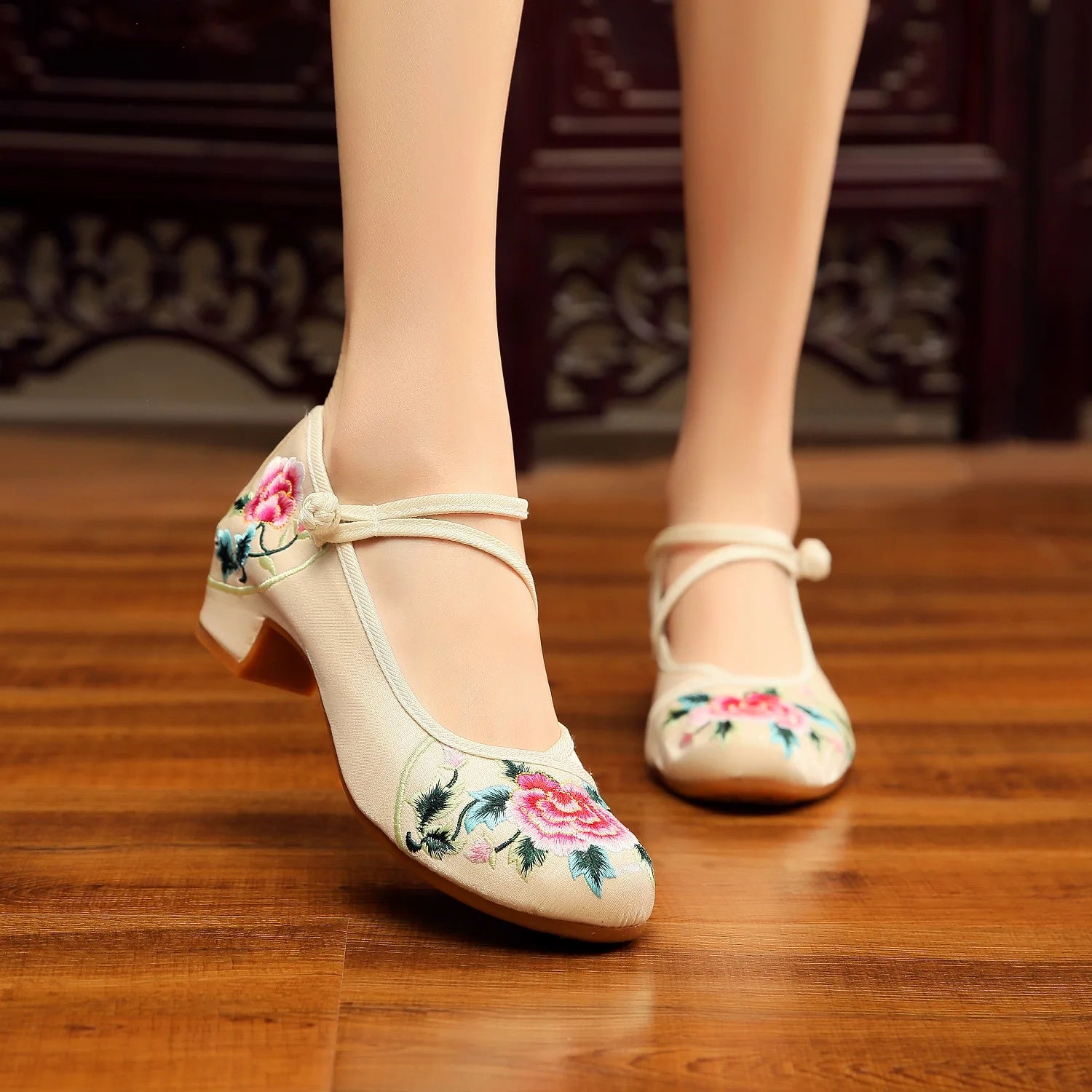 Shoes for Women Embroidery Ethnic Style Traditional Old Beijing Streetwear Dance Vintage Cheongsam Chinese Style Hanfu Qi Pao