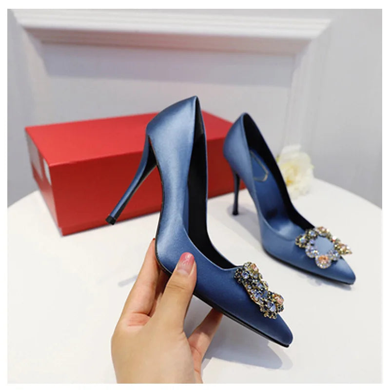 Spring and summer new pointed shallow silk rhinestone flat shoes thin high-heeled banquet dress large size small size women shoe