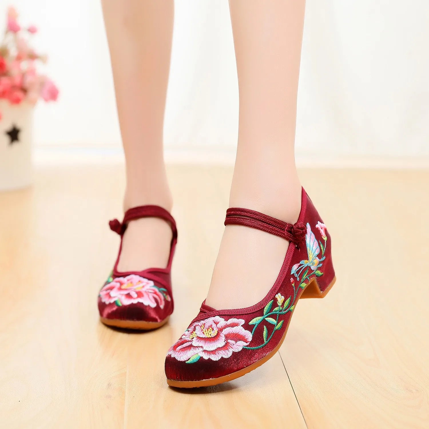 Shoes for Women Embroidery Ethnic Style Traditional Old Beijing Streetwear Dance Vintage Cheongsam Chinese Style Hanfu Qi Pao