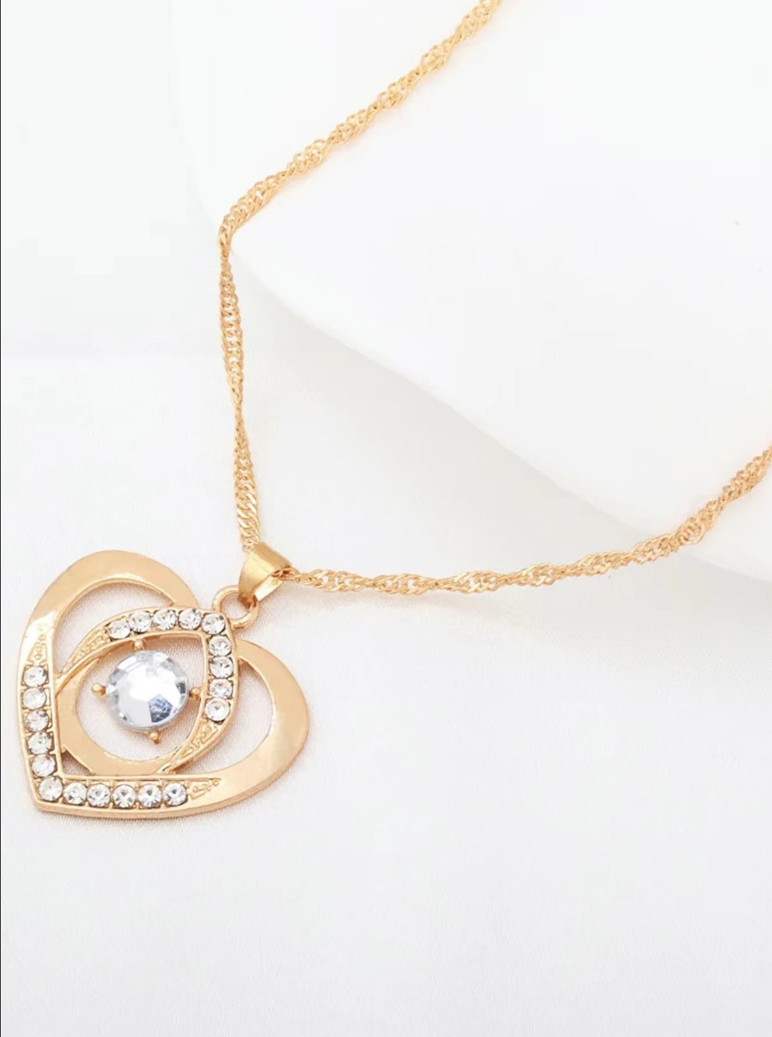 4pcs Simpleand Fashionsble cesn hesrt Design,EarringNecklace, Ring snd Brscslst Set, VersstilsAccessoriesfor Banguets, Parties。