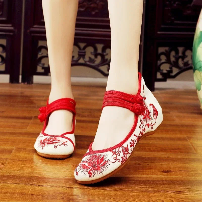 Vintage Cloth Shoes Woman Sneaker Casual Summer Zapatos Embroidery Fashion Streetwear Chinese Style Elegant Canvas Ladies Shoes