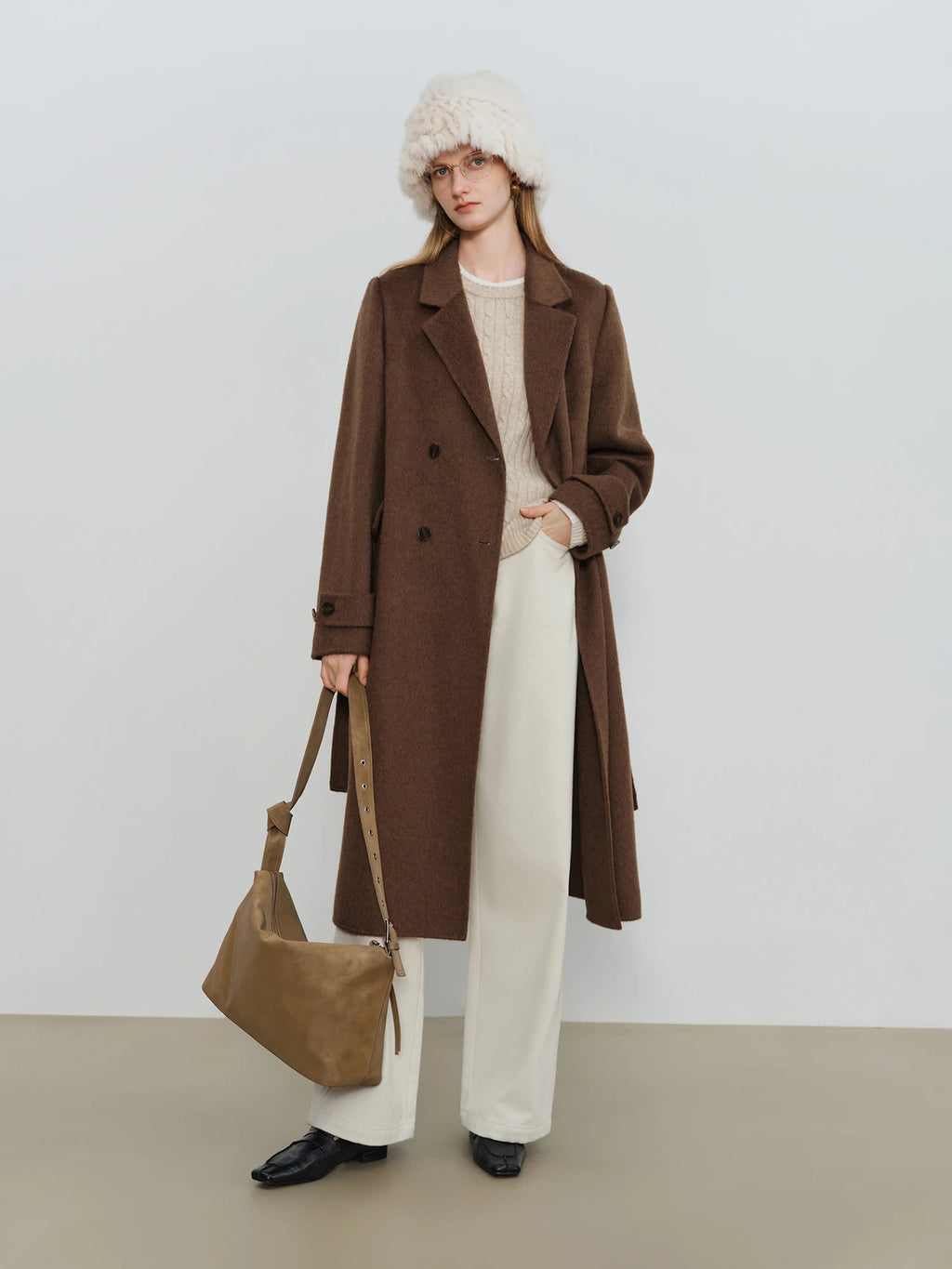 ZIQIAO Petite Straight Shoulder White Camel Wool Coat Women 2025 New Woolen Coat Temperament Commuting