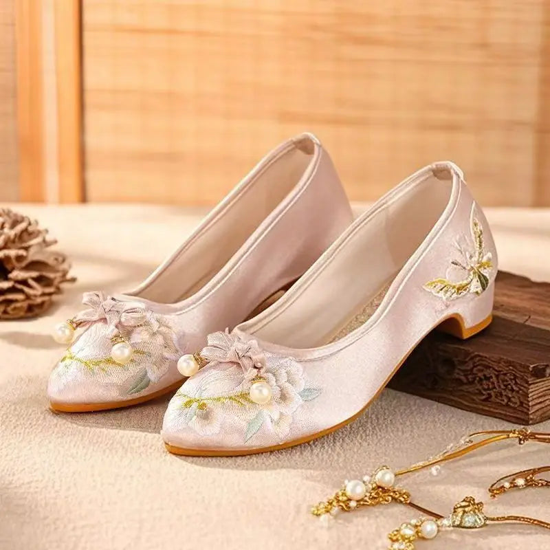 Women's Low Heel Silk Embroidered Shoes Ethnic Style Shallow Slip On Pointed Toe Cheongsam Shoes Casual Nude Shoes Dress Shoes