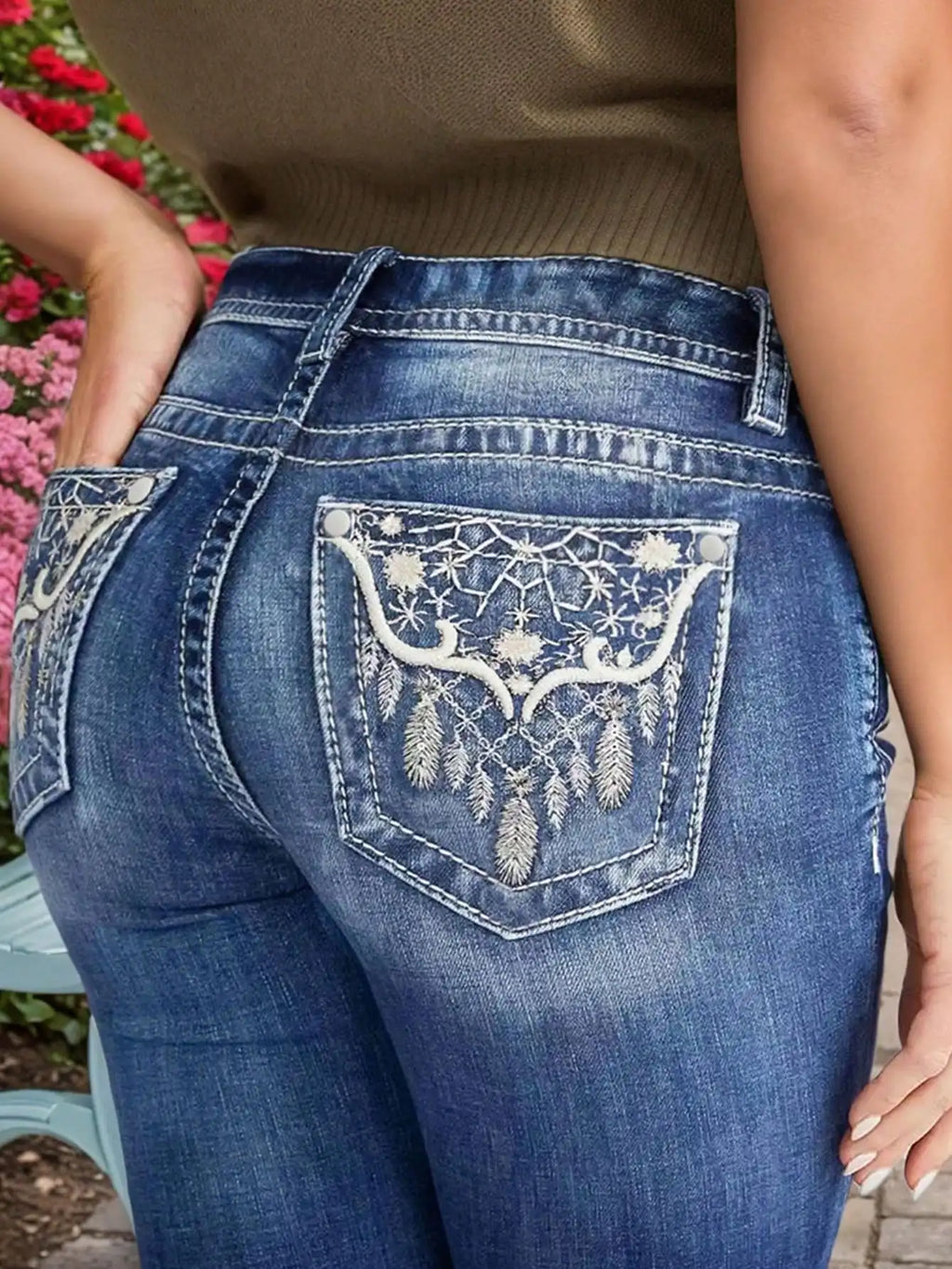 Flare Women's Jeans with Wash Embroidery - Stylish and Comfortable Denim Pants for Every Occasion