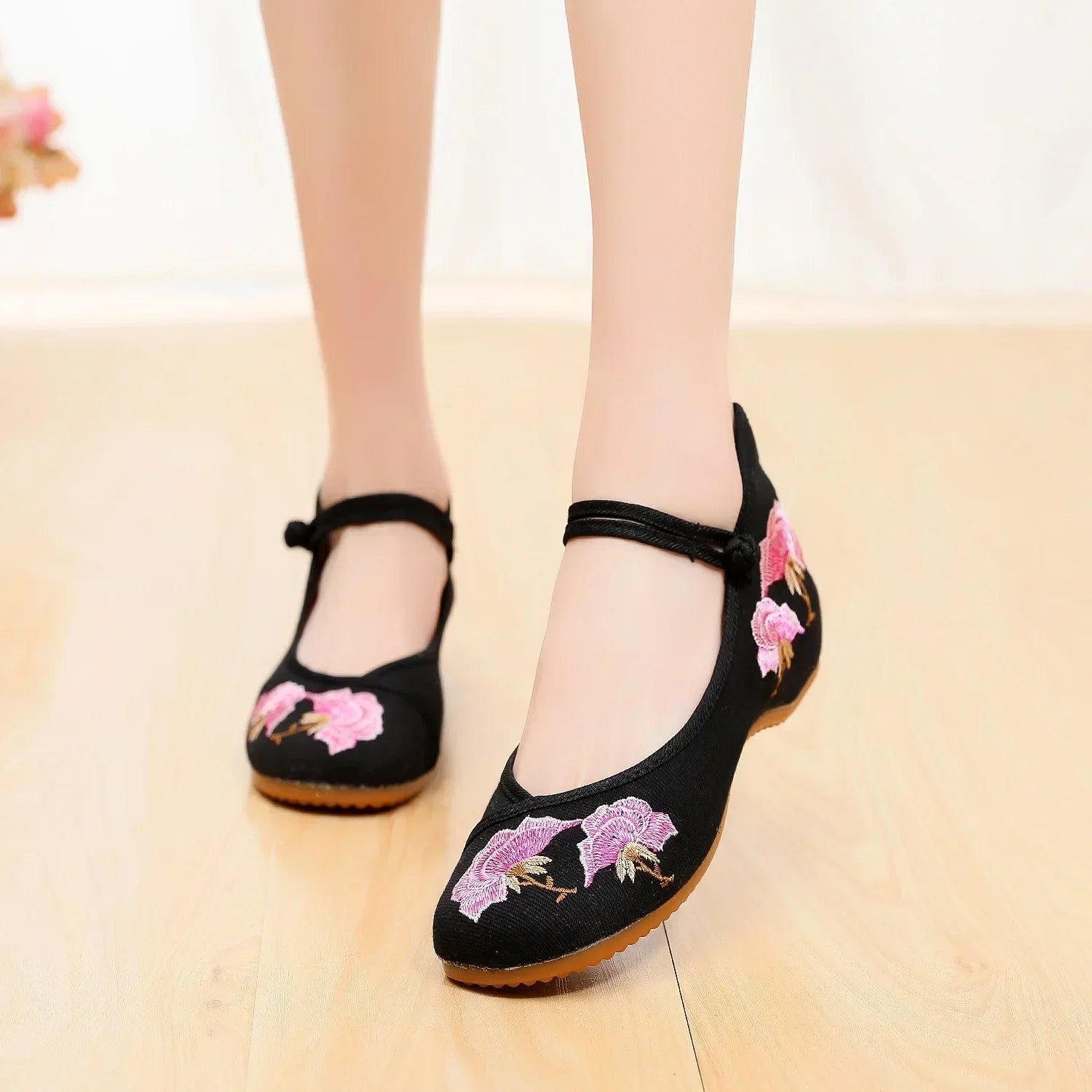 Vintage Cloth Shoes Woman Sneaker Casual Summer Zapatos Embroidery Fashion Streetwear Chinese Style Elegant Canvas Ladies Shoes