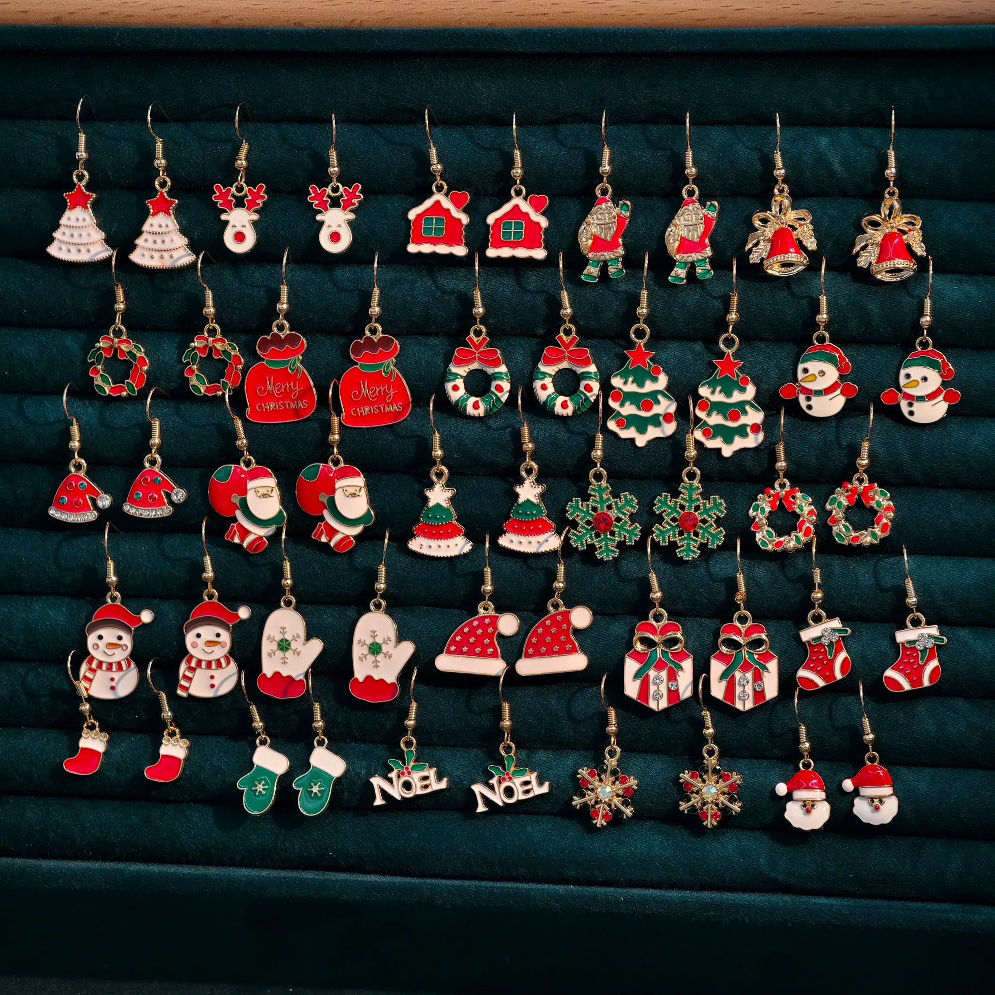 50pcs Cross border New Christmas Earrings Set Santa Snowflake Reindeer Snowman Alloy Oil Drop Earrings Christmas Gift (No Jewelr
