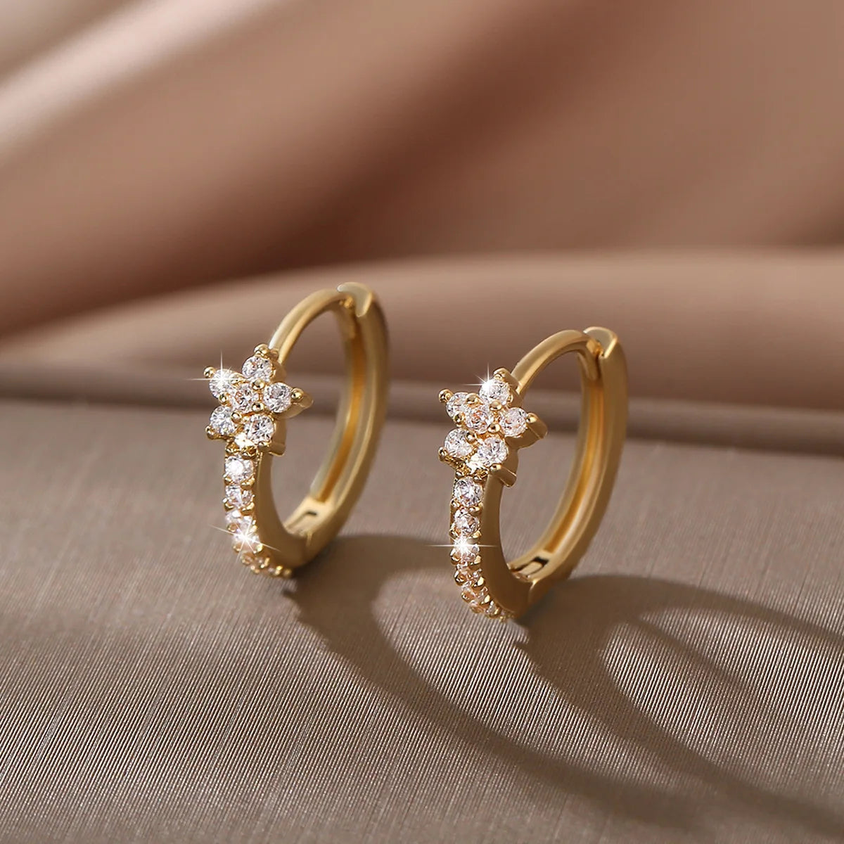 3PCS Flower Huggie Earring Set For Women Tragus Piercing Jewelry Lot Leaf Crystal Cartilage Hoop Earrings Helix Lobe Earing Bulk