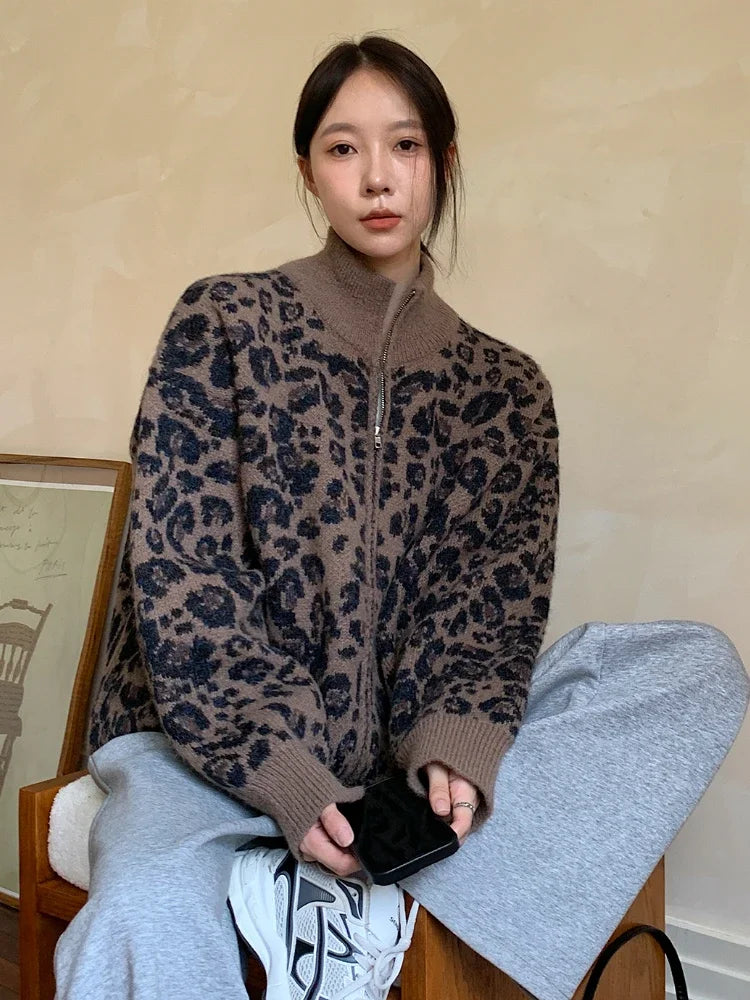 Leopard Print Stand-up Collar Cardigan for Women Fashion Retro Thick Knitted Knitwear Streetwear Outerwear Autumn New