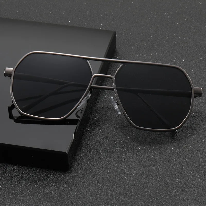 1 Pair of Men's Metal Geometric Frame Flat Top Texture Decorative Glasses Fashionable Business and Leisure Decoration
