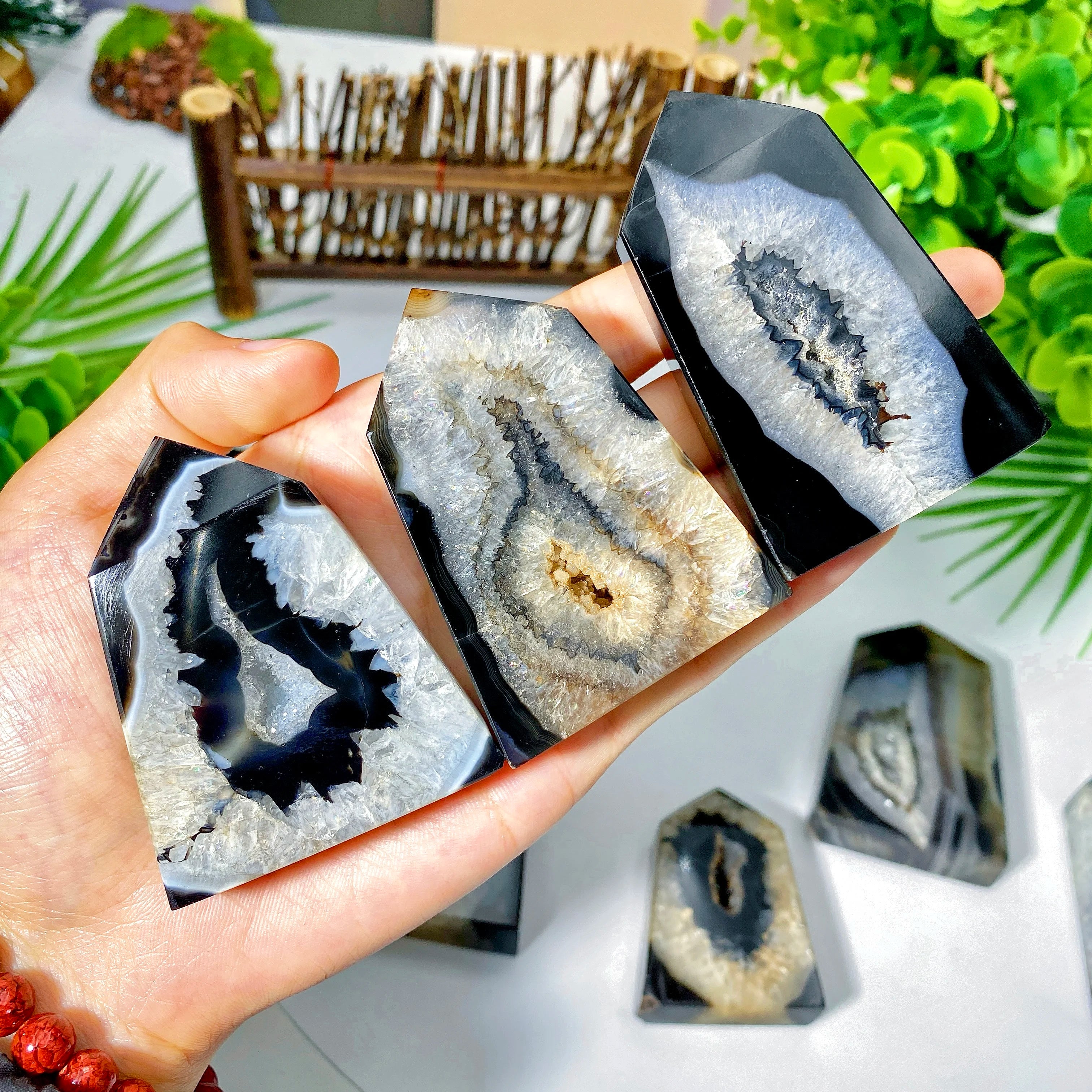 1PC Random High Quality Black Sardonyx Geode Agate Point,Natural Crystal Point,Home Decoration,Glitter,Christmas Gift