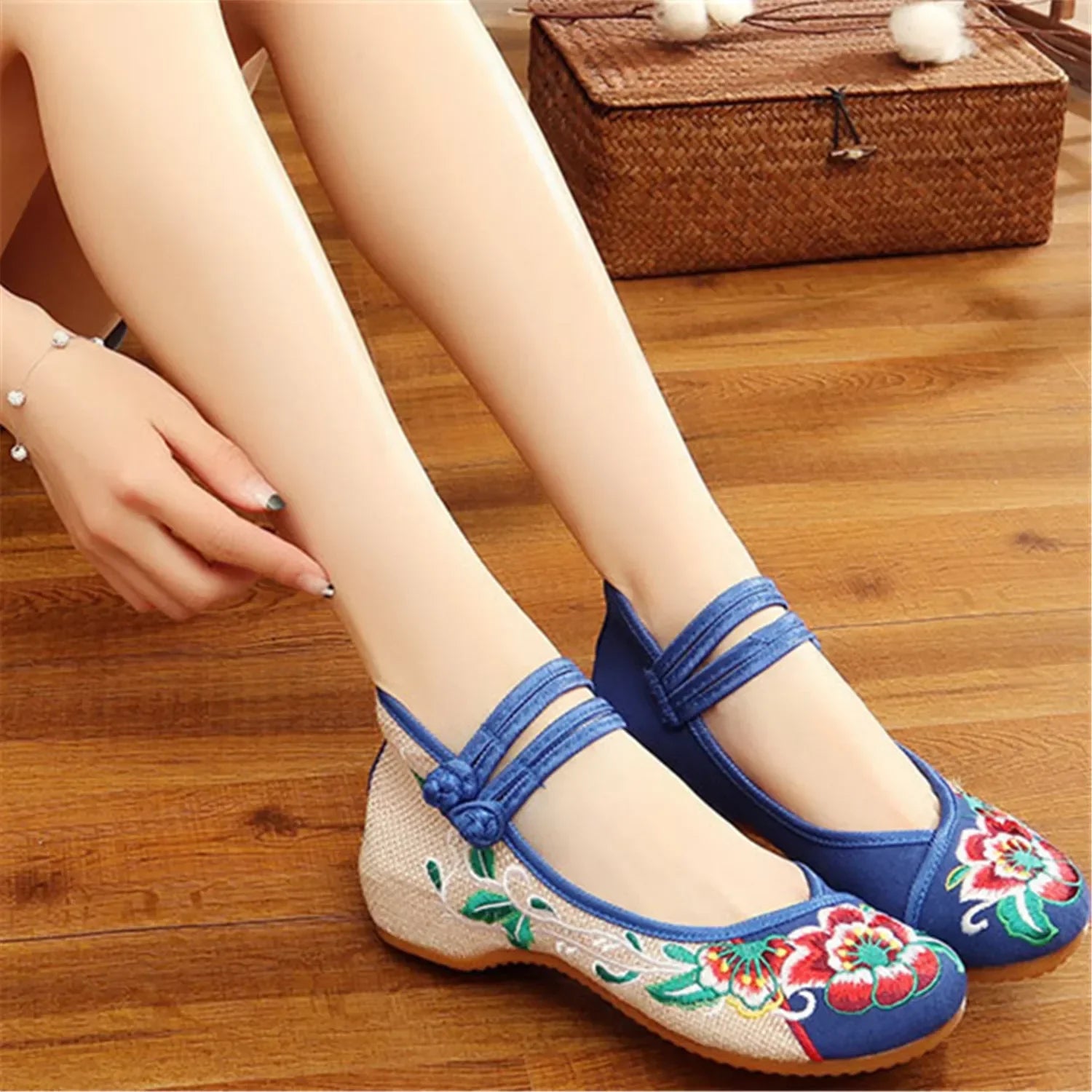 Vintage Cloth Shoes Woman Sneaker Casual Summer Zapatos Embroidery Fashion Streetwear Chinese Style Elegant Canvas Ladies Shoes