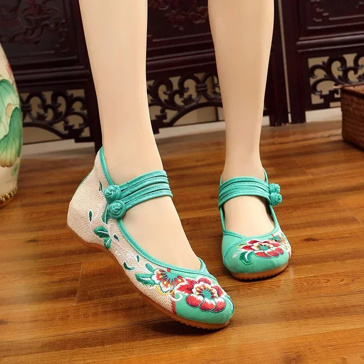 Vintage Cloth Shoes Woman Sneaker Casual Summer Zapatos Embroidery Fashion Streetwear Chinese Style Elegant Canvas Ladies Shoes