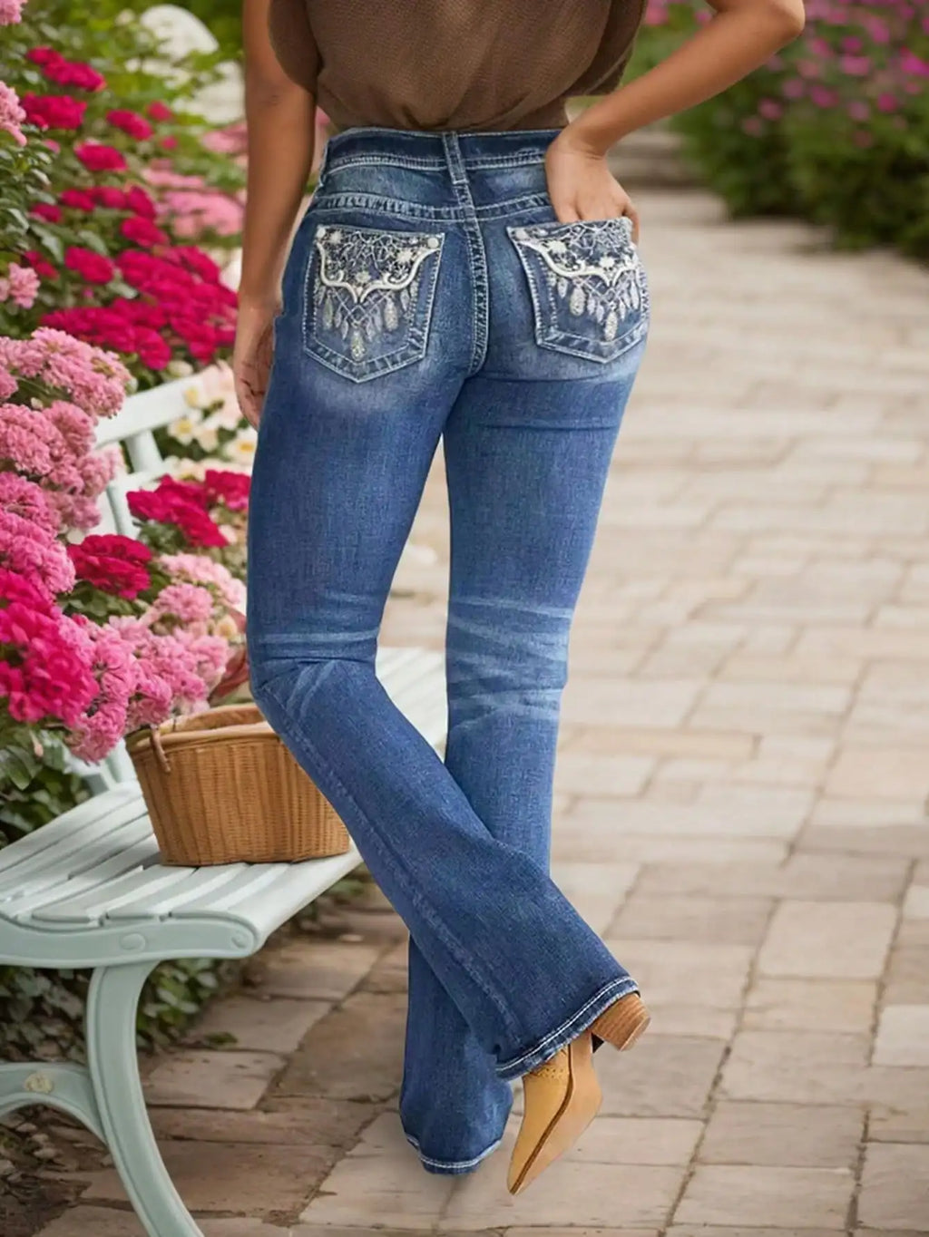 Flare Women's Jeans with Wash Embroidery - Stylish and Comfortable Denim Pants for Every Occasion