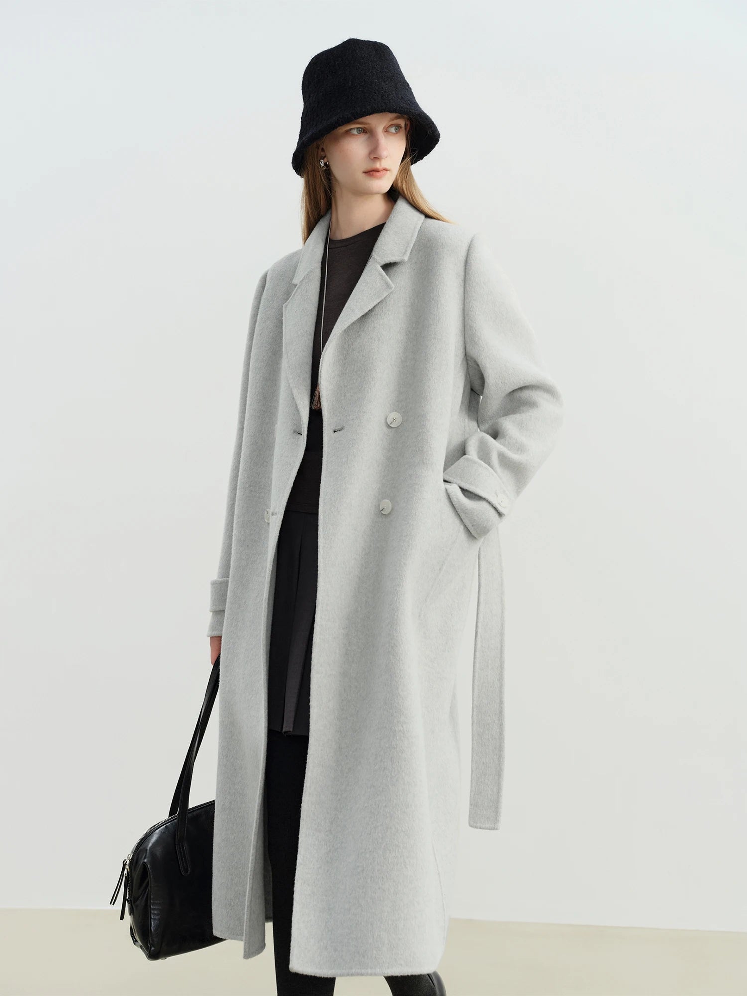 ZIQIAO Petite Straight Shoulder White Camel Wool Coat Women 2025 New Woolen Coat Temperament Commuting